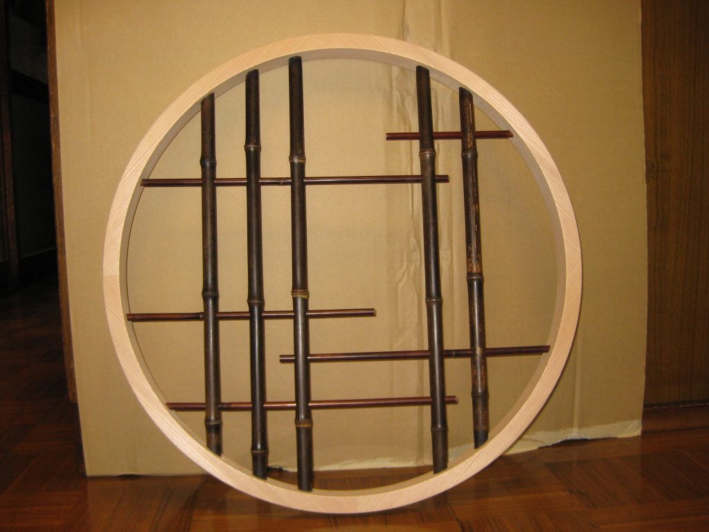 黒竹格子柄丸窓